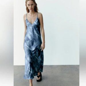 👗Zara Printed Silky Dress, Blue NWT - L
